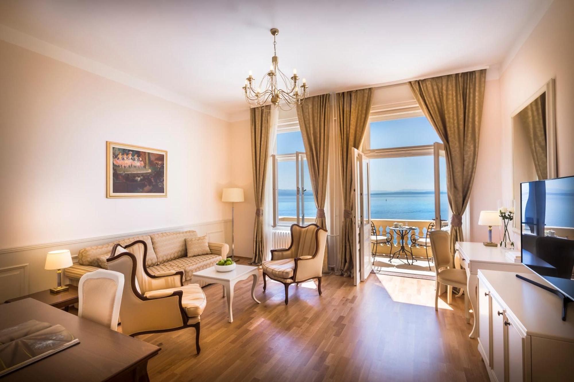 Hotel Palace Bellevue - Liburnia Opatija Oda fotoğraf